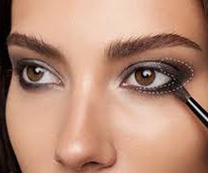 خط چشم حرفه ای بکشیم