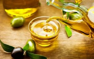  انتخاب روغن‌های گیاهی مو 