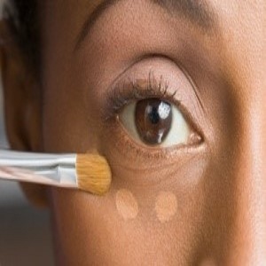 هایلایت مناسب برای زیر چشم