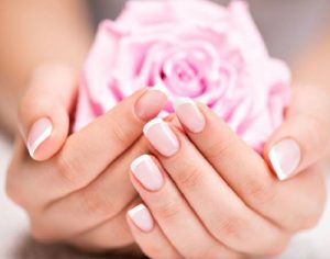 مانیکور زیبا و آماده سازی ناخن برای آن