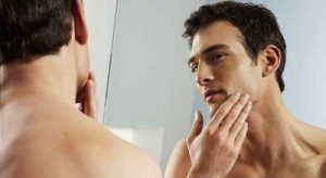 توصیه هایی برای آقایان به منظور داشتن پوست سالم قبل از شیو کردن صورت.